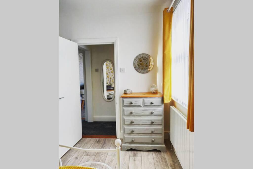 New 1 Bed First Floor Flat In Apartment *