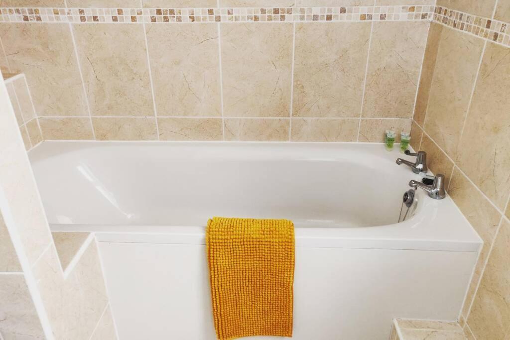 Apartamento New 1 Bed First Floor Flat In *